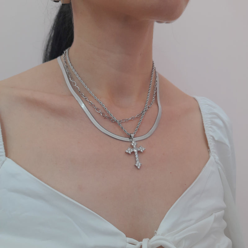 Torsal chain with silver cross